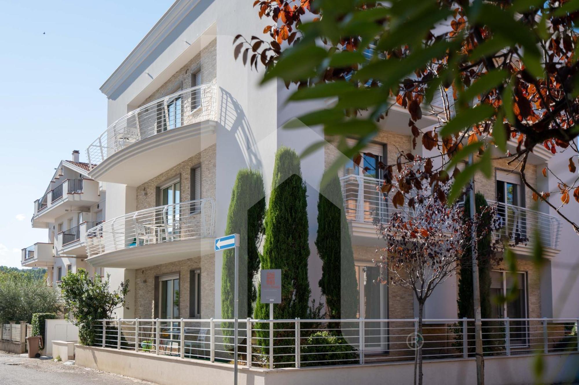 Homiday - Residence Bordopineta Пинето Экстерьер фото